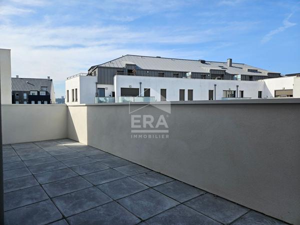 Grand appartement F4 avec 2 balcons et 2 places de parkings