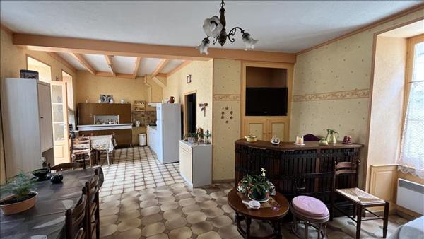 Maison à vendre |  Baignes-Sainte-Radegonde |  8 pièces | 196 m²