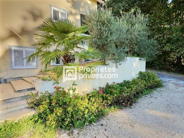 Maison T9 avec 5/6 Ch. piscine et grande terrasse panoramique sur CHANCELADE (24650)