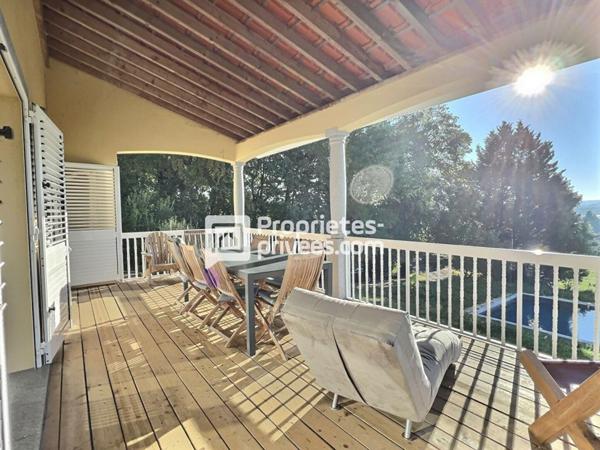 Maison T9 avec 5/6 Ch. piscine et grande terrasse panoramique sur CHANCELADE (24650)