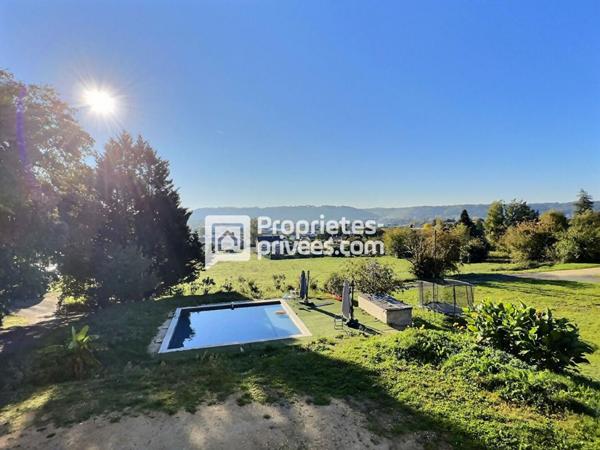 Maison T9 avec 5/6 Ch. piscine et grande terrasse panoramique sur CHANCELADE (24650)