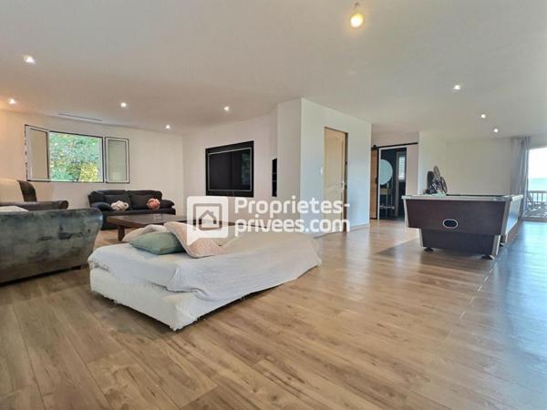 Maison T9 avec 5/6 Ch. piscine et grande terrasse panoramique sur CHANCELADE (24650)