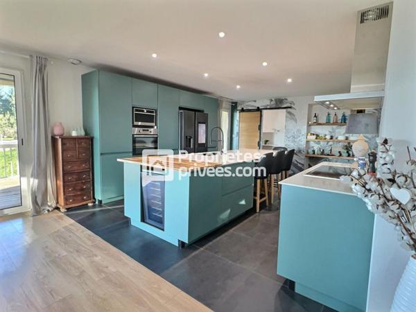 Maison T9 avec 5/6 Ch. piscine et grande terrasse panoramique sur CHANCELADE (24650)