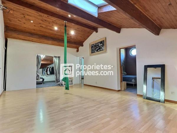 Maison T9 avec 5/6 Ch. piscine et grande terrasse panoramique sur CHANCELADE (24650)