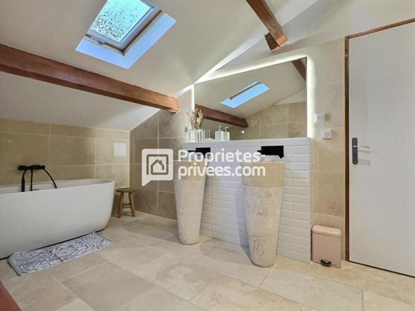 Maison T9 avec 5/6 Ch. piscine et grande terrasse panoramique sur CHANCELADE (24650)