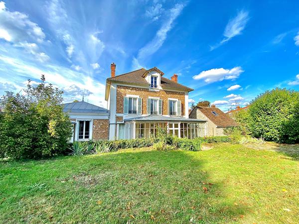 Maison de Maitre à Mennecy 12 pièce(s) 350 m2