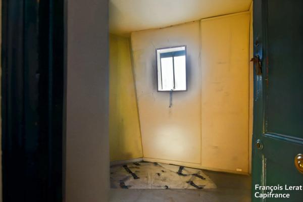 Local/bureau à vendre PARIS 11EME ARRONDISSEMENT (75) - Débarras - Boulevard Voltaire- 6,12 m2 Loi carrenclusz - 45 000 honoraires d'agence i