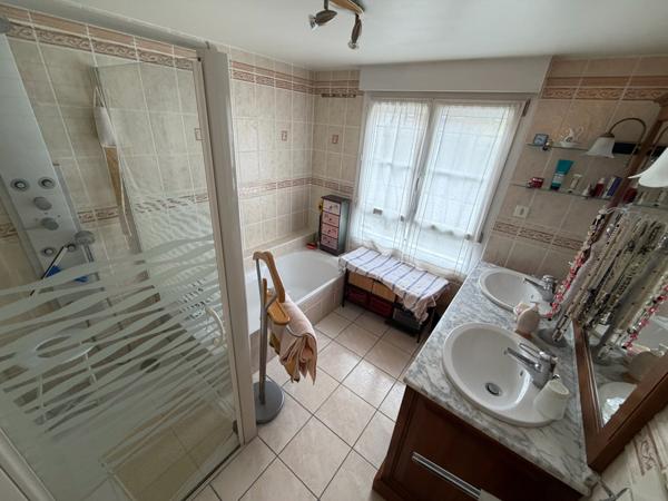 MAISON 4 CHAMBRES - BUREAU - VERANDA - JARDIN