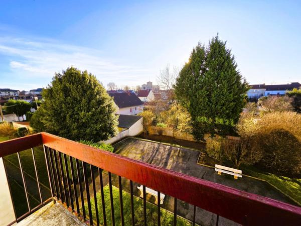 A deux pas de la gare et des commerces à pied: