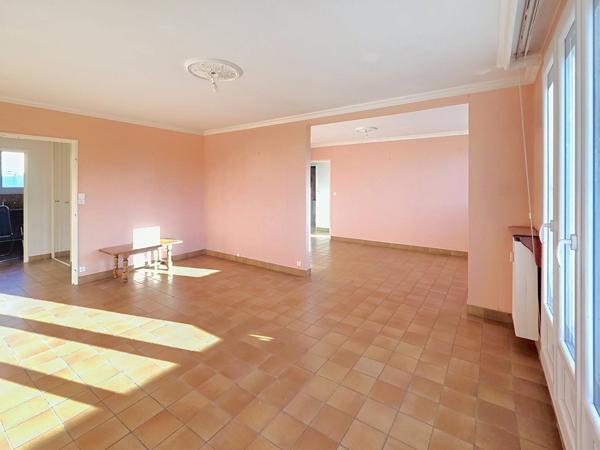 A deux pas de la gare et des commerces à pied: