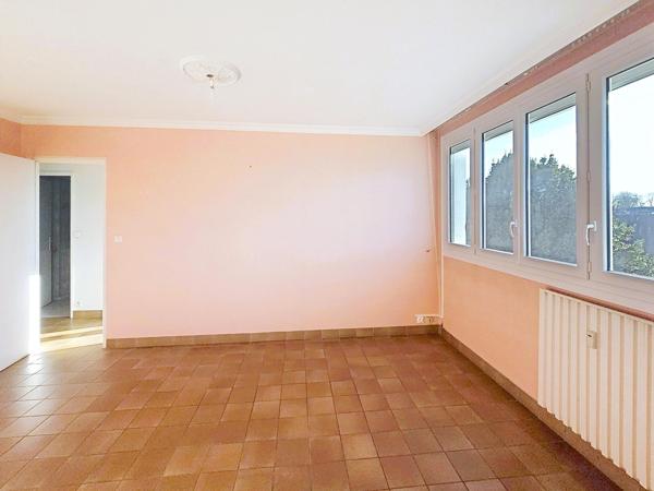 A deux pas de la gare et des commerces à pied: