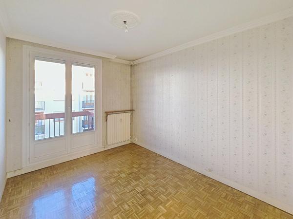 A deux pas de la gare et des commerces à pied: