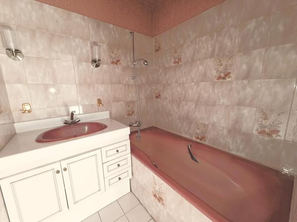 A deux pas de la gare et des commerces à pied: