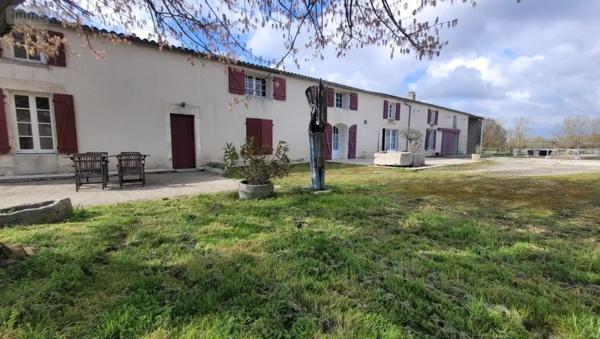 Achat - Maison Andilly 17230 8 pièces 336 m 2 157021 m 2