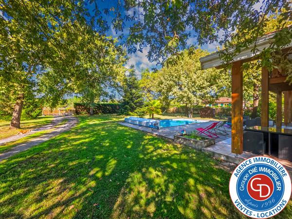 Biganos (33380) Villa avec 5 chambres, garage et piscine