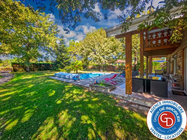 Biganos (33380) Villa avec 5 chambres, garage et piscine
