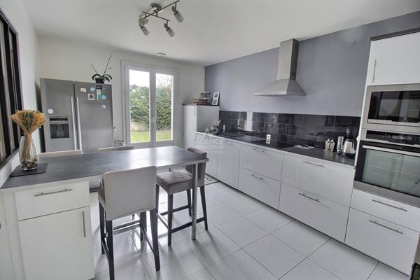 Maison Vernouillet 7 pièce(s) 180 m2 €649 000 ** - Référence 928