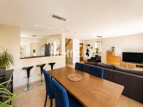 Maison
         4 pièces
        - 90 m² Exclusivité 200 000 € *