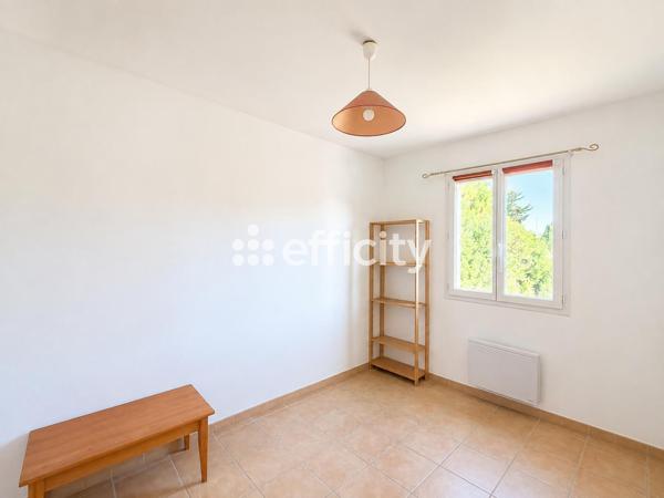 Maison
         4 pièces
        - 90 m² Exclusivité 200 000 € *