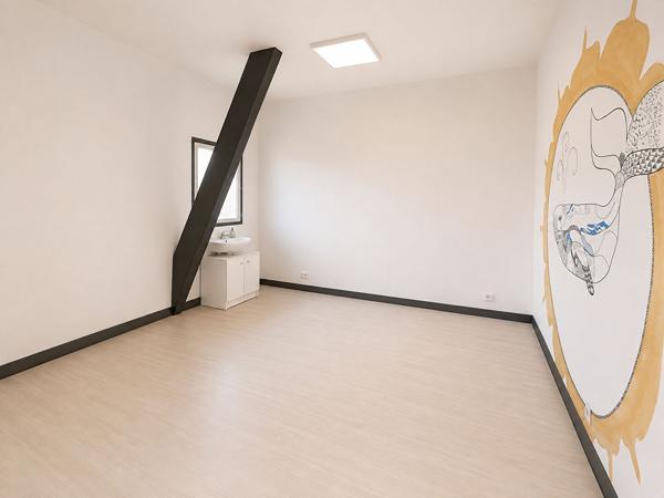 À LOUER BUREAU / CABINET PROFESSIONNEL AVEC POINT D'EAU - SECTEUR CAVIGNAC , Cavignac