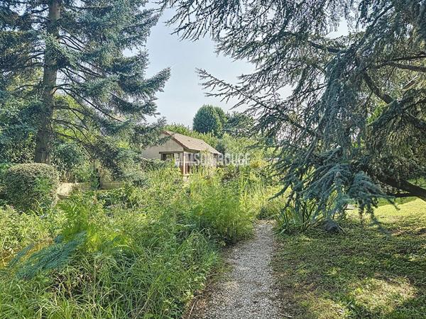Mesnil Saint Denis (78) - Superbe chaumière avec jardin paysager, dépendance, garages