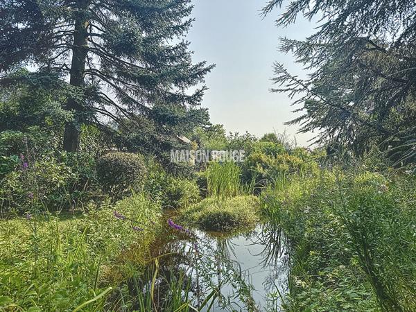 Mesnil Saint Denis (78) - Superbe chaumière avec jardin paysager, dépendance, garages