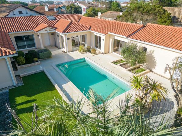 Maison à vendre    5 pièces •  Biscarrosse