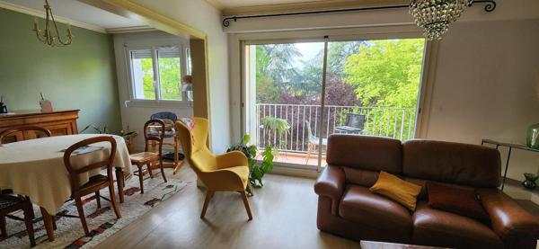 Appartement 5 pièces de 102 m² à Laval