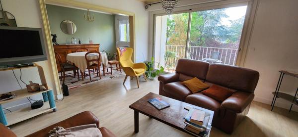 Appartement 5 pièces de 102 m² à Laval