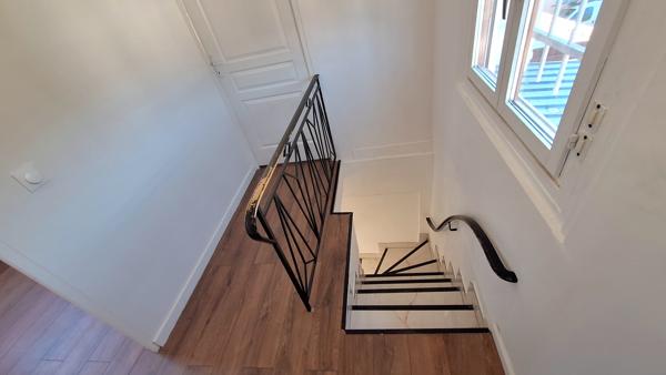 Maison
         3 pièces
        - 83 m² Exclusivité 293 000 € *