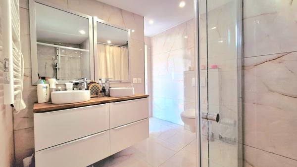 Maison
         3 pièces
        - 83 m² Exclusivité 293 000 € *