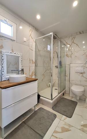 Maison
         3 pièces
        - 83 m² Exclusivité 293 000 € *