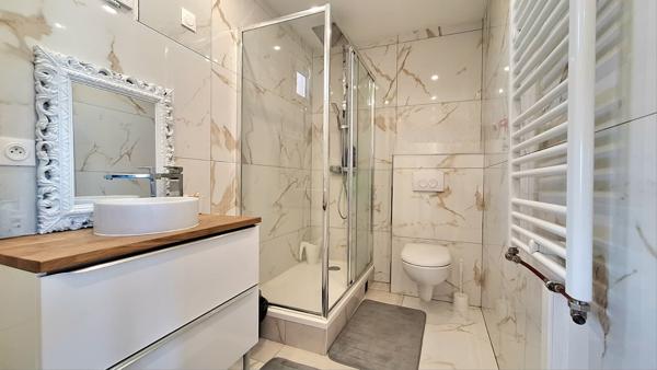 Maison
         3 pièces
        - 83 m² Exclusivité 293 000 € *