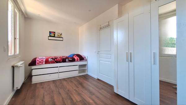 Maison
         3 pièces
        - 83 m² Exclusivité 293 000 € *