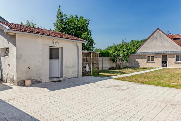 Maison
         3 pièces
        - 83 m² Exclusivité 293 000 € *