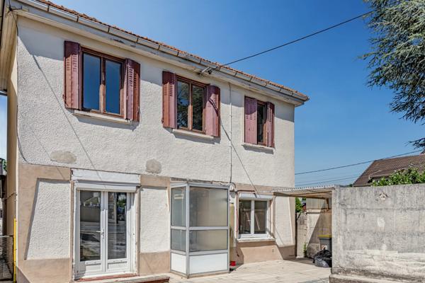 Maison
         3 pièces
        - 83 m² Exclusivité 293 000 € *