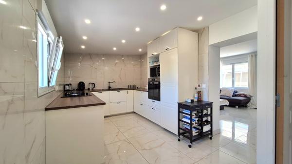 Maison
         3 pièces
        - 83 m² Exclusivité 293 000 € *