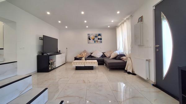 Maison
         3 pièces
        - 83 m² Exclusivité 293 000 € *
