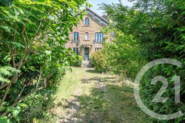 Maison à vendre  7 pièces - 156,42 m 2   ST MAUR DES FOSSES  - 94