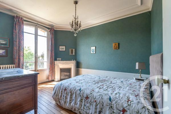 Maison à vendre  7 pièces - 156,42 m 2   ST MAUR DES FOSSES  - 94