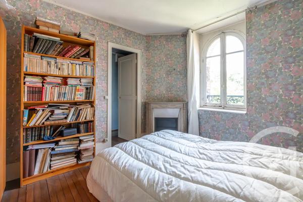 Maison à vendre  7 pièces - 156,42 m 2   ST MAUR DES FOSSES  - 94