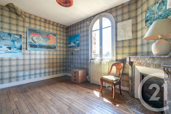 Maison à vendre  7 pièces - 156,42 m 2   ST MAUR DES FOSSES  - 94