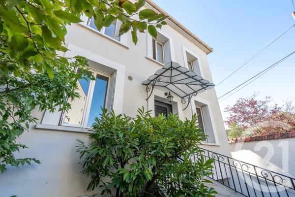 Maison à vendre  7 pièces - 156,42 m 2   ST MAUR DES FOSSES  - 94