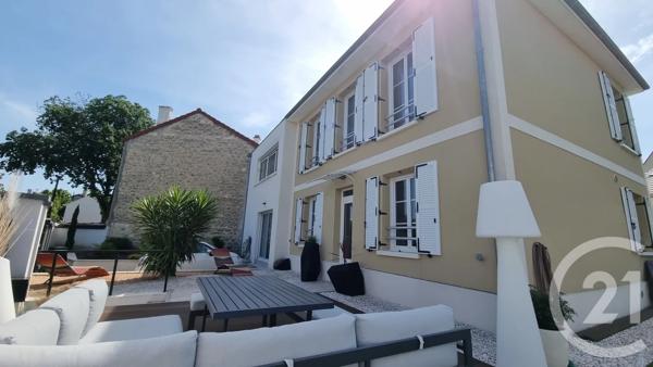 Maison à vendre  7 pièces - 156,42 m 2   ST MAUR DES FOSSES  - 94