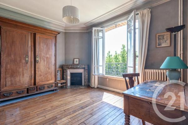 Maison à vendre  7 pièces - 156,42 m 2   ST MAUR DES FOSSES  - 94