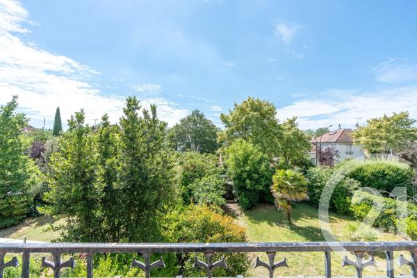 Maison à vendre  7 pièces - 156,42 m 2   ST MAUR DES FOSSES  - 94