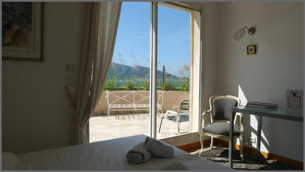 MAISON ROUCAS BLANC CORNICHE Marseille 7ème DANS RESIDENCE GARDEE 24H/24