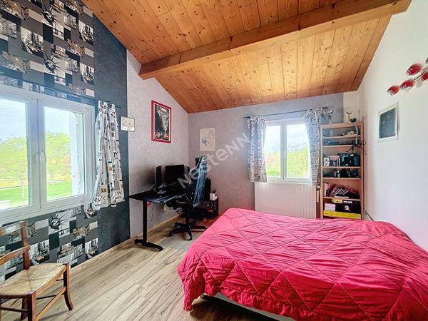 Maison Saint Pierre Le Vieux, 3 chambres + 1 bureau, jardin, dependances