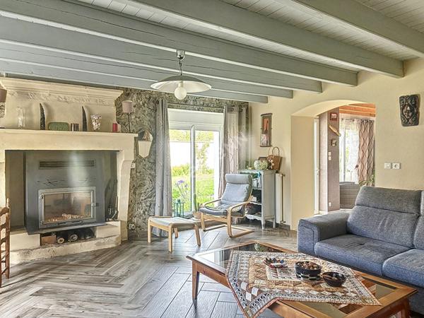 Maison Saint Pierre Le Vieux, 3 chambres + 1 bureau, jardin, dependances