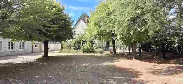 Entre Tours et Amboise, découvrez un moulin du XVIe siècle au cadre exceptionnel sur 3.4ha.